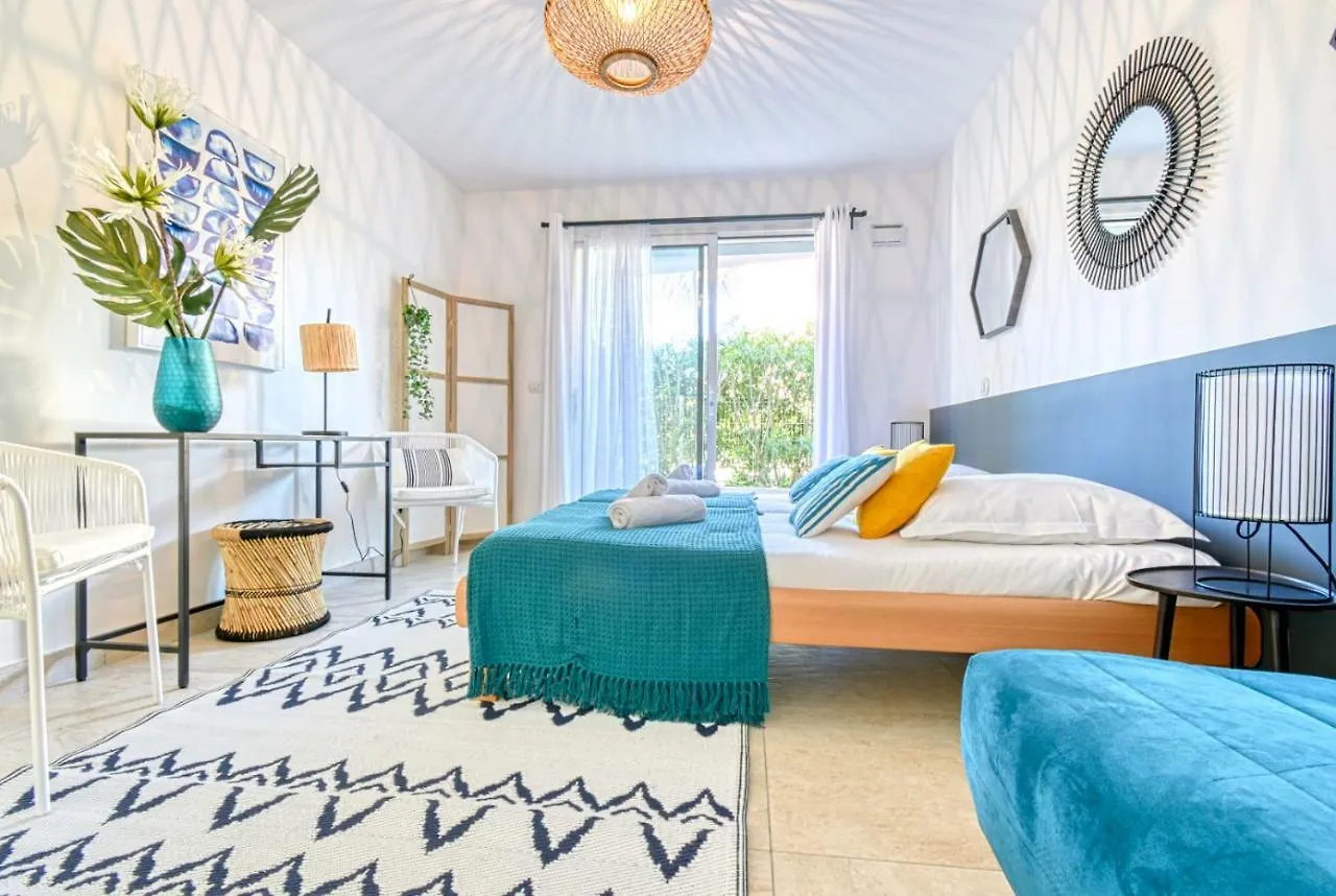 Nice Apartment With Private Garden, Pool & Parking Cannes France