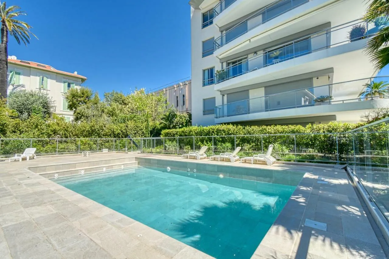 Nice Apartment With Private Garden, Pool & Parking Cannes