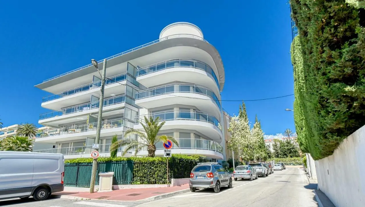 Nice Apartment With Private Garden, Pool & Parking Cannes