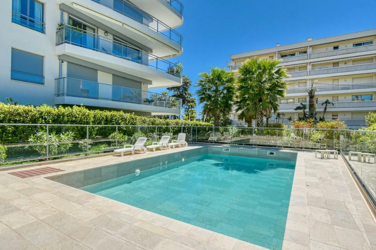 Nice Apartment With Private Garden, Pool & Parking Cannes